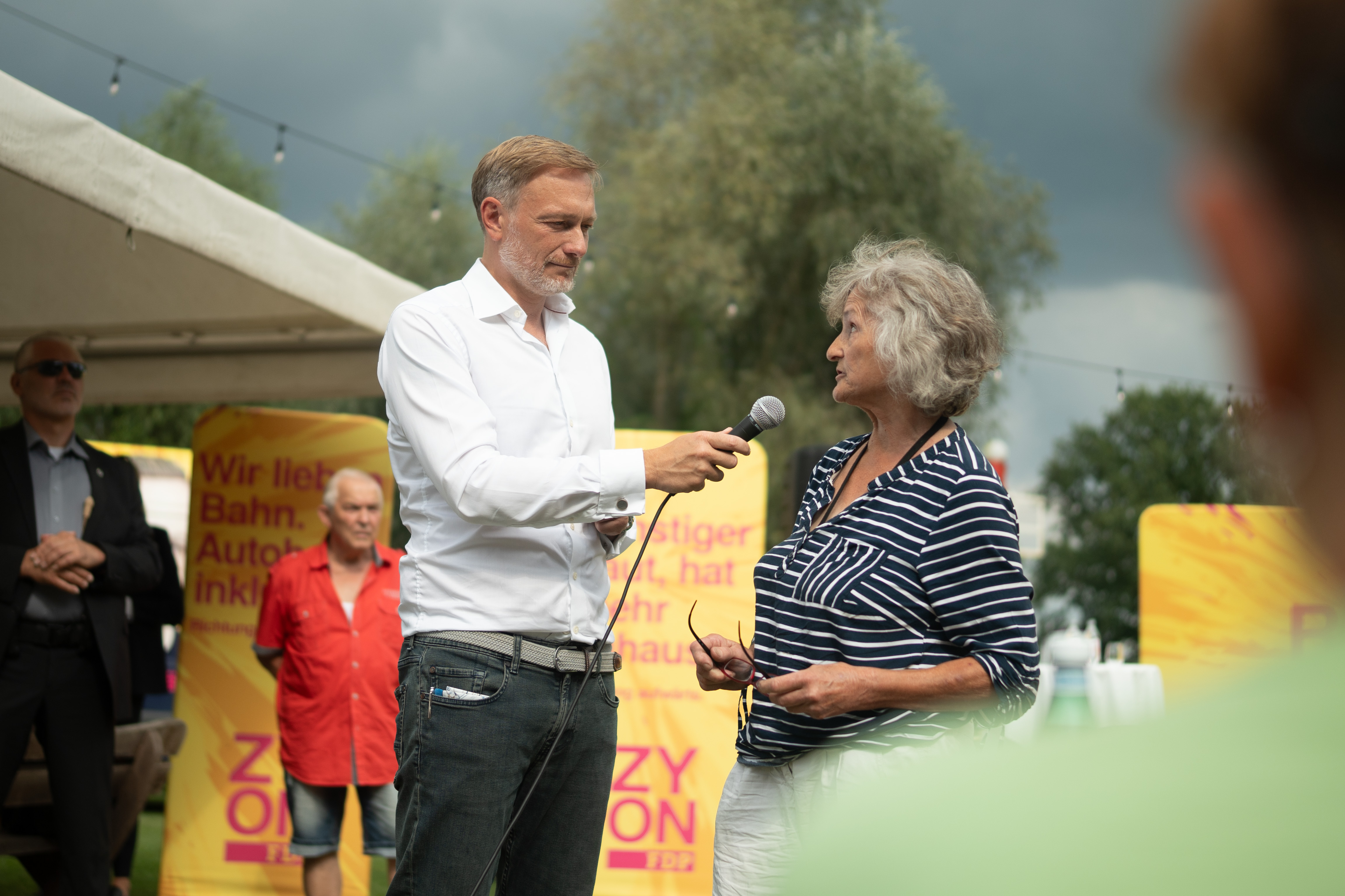 Christian Lindner hört zu
