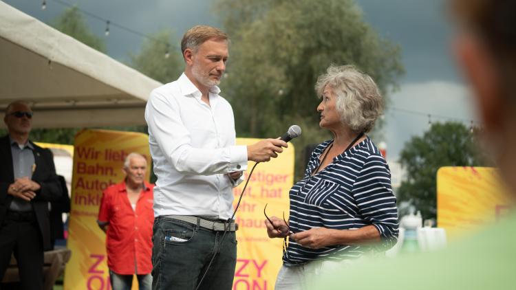 Christian Lindner hört zu