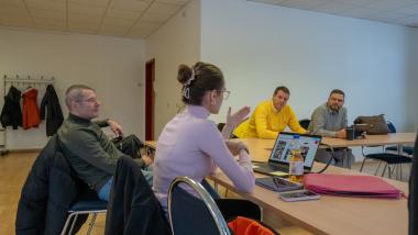 Laura-Jasmin erklärt wie Social Media funktioniert